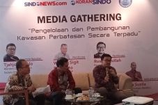 Bersinggungan dengan...