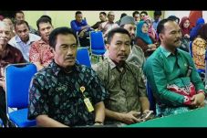 Jokowi Bagi-bagi Sertifikat...
