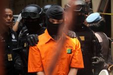 Polisi Cek Kelengkapan...