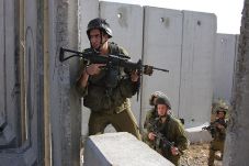 Militer Israel Kembali...
