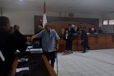 Dituntut 8 Tahun Penjara,...