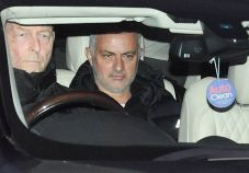 Dipecat Manchester United,...