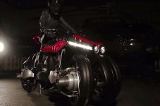 Bisa Melayang, La Moto...
