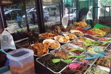 Tempat Makan Cocok buat...