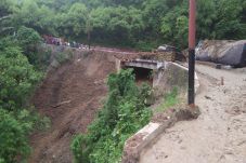 Jalan Nasional Siantar-Parapat...