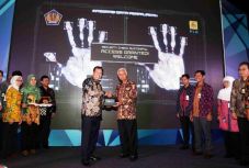 PLN-Ditjen Pajak Resmikan...