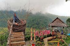 Menikmati Indahnya Panorama...