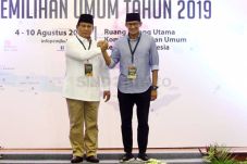 Kubu Prabowo-Sandi Komit...