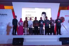 Lewat Buku, Mukti Ali...