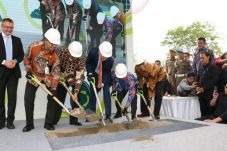 Anies Penuhi Janji,...