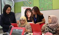 MNC Sekuritas-Revlon...