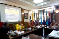Gelar Diskusi, Iluni...
