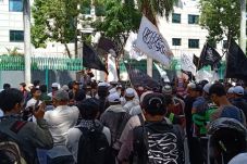 Muslim Uighur Ditindas,...