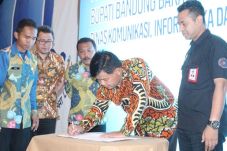 Aa Umbara Dorong Pelayanan...