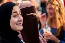 Naturalisasi di Denmark...