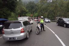 Jalur Puncak Dipadati...