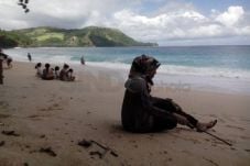 Anyer Disapu Tsunami,...
