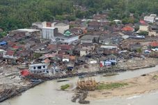 Bencana di Pesisir Selat...