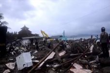 Digilas Tsunami Selat...
