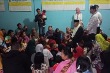 Kepada Pengungsi Tsunami,...