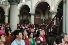 Jemaat Katedral Jakarta...