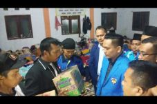 KNPI Salurkan Enam Truk...