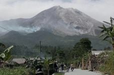 Guguran Lava Pijar Terpantau...