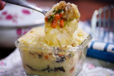 Pastel Tutup, Camilan...