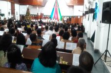 Ibadah Malam Natal di...