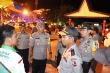 Ibadah Malam Natal di...