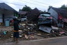Kendaraan Korban Tsunami...