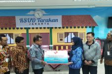 Bank DKI Serahkan Santunan...