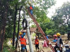 PLN Pulihkan 100% Kelistrikan...