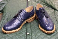 Desainer Ini Bikin Sepatu...