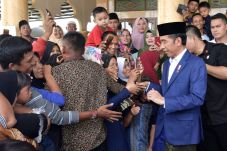 Usai Salat di Masjid...