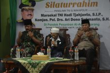 Panglima TNI Sambangi...