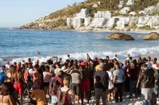 Pengunjung Berkulit...