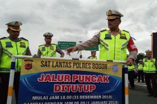 Tahun Baru: Jalur Puncak...