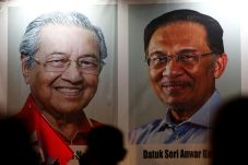 Mahathir Mohamad Indikasikan...