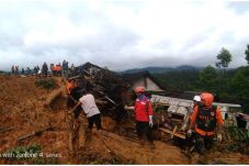 Lagi, Dua Korban Longsor...