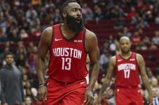 James Harden Pecahkan...