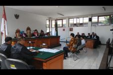 Eksepsi Ditolak, Sidang...