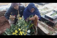 Polisi Periksa Tujuh...