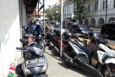 Kurang Terpantau, Parkir...