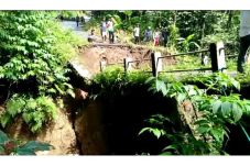Jembatan di Pandeglang...