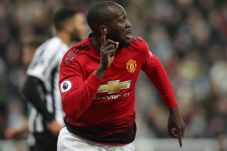 United Bungkam Newcastle,...