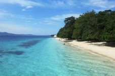 Empat Pantai di Maluku...