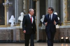 Telepon Putin, Macron...