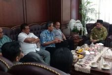 Temui Fahri Hamzah,...