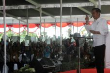 2019, Jokowi Targetkan...